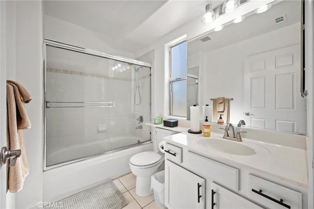 17543 Saticoy St, Northridge, CA 91325