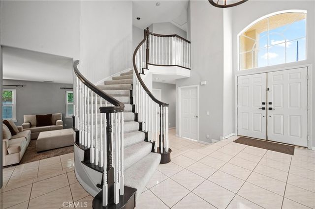 17543 Saticoy St, Northridge, CA 91325