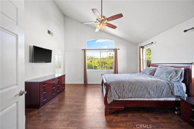 17543 Saticoy St, Northridge, CA 91325