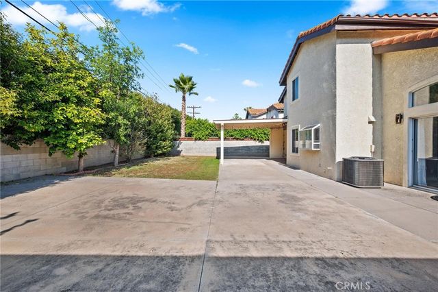 17543 Saticoy St, Northridge, CA 91325