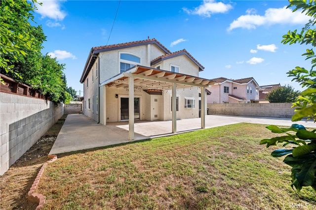 17543 Saticoy St, Northridge, CA 91325