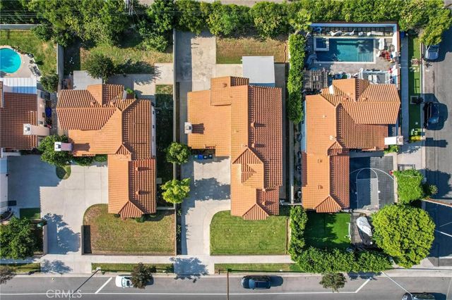 17543 Saticoy St, Northridge, CA 91325