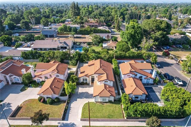 17543 Saticoy St, Northridge, CA 91325