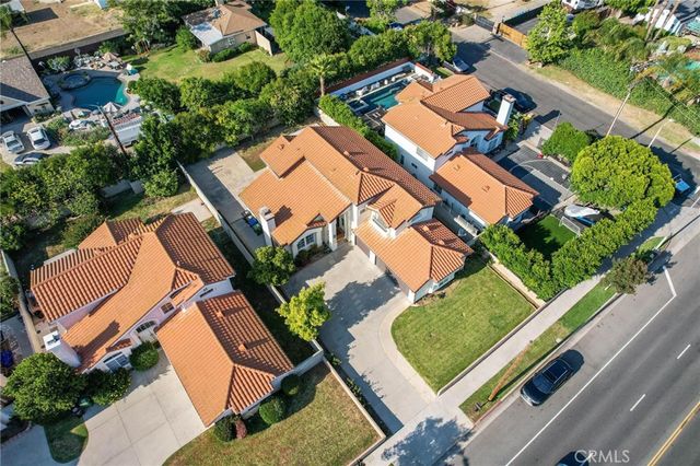 17543 Saticoy St, Northridge, CA 91325