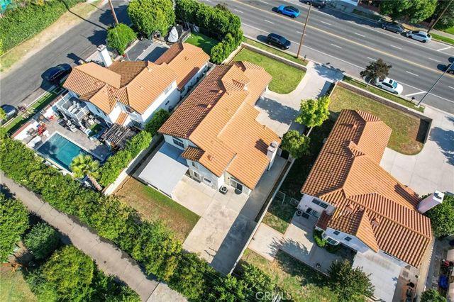 17543 Saticoy St, Northridge, CA 91325