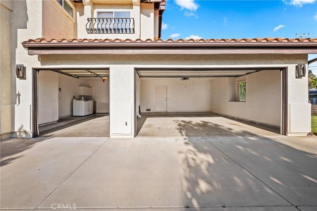 17543 Saticoy St, Northridge, CA 91325