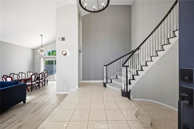 17543 Saticoy St, Northridge, CA 91325