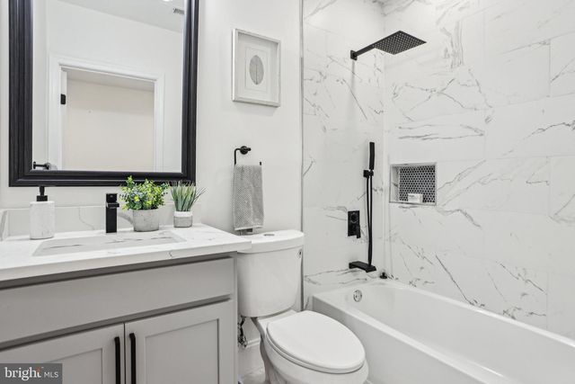 322 56TH ST NE, Washington, DC 20019