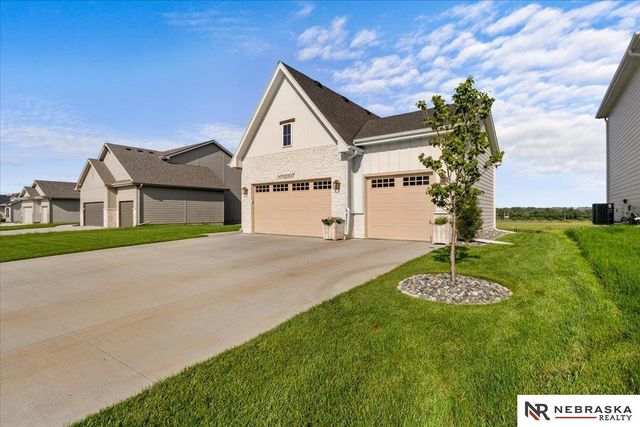 11007 N 159th Avenue, Bennington, NE 68007