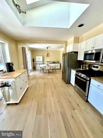 11117 WHISPERWOOD LN, North Bethesda, MD 20852