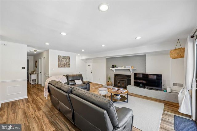 11117 WHISPERWOOD LN, North Bethesda, MD 20852