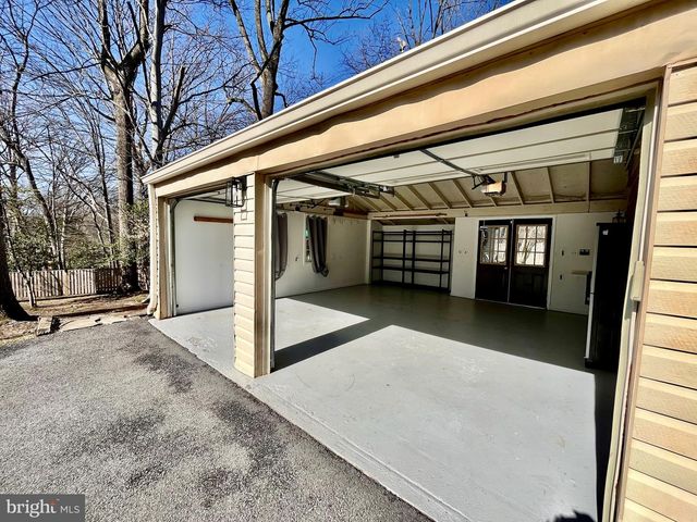 11117 WHISPERWOOD LN, North Bethesda, MD 20852