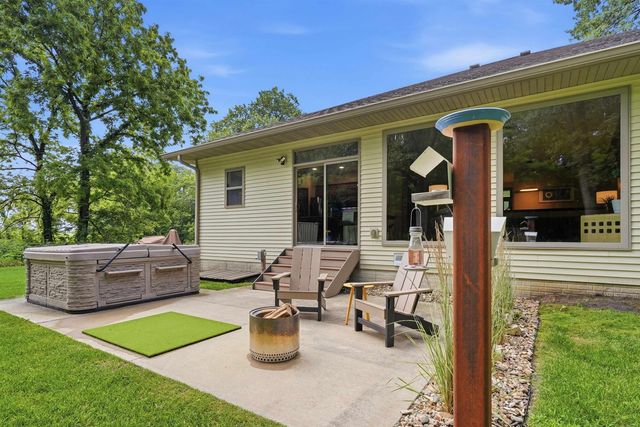 5017 Gilbertville Road, Waterloo, IA 50701