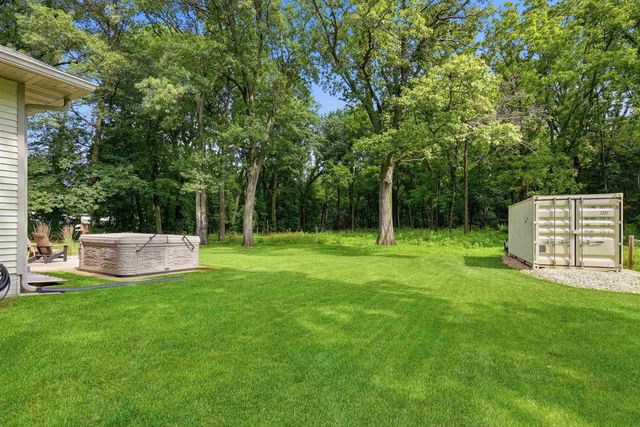 5017 Gilbertville Road, Waterloo, IA 50701