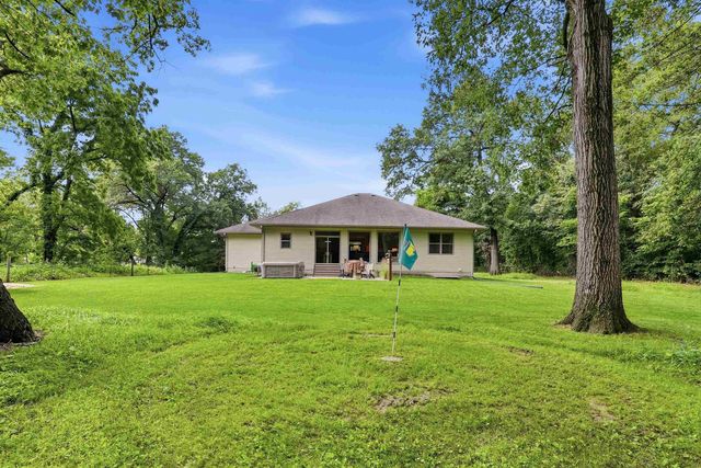 5017 Gilbertville Road, Waterloo, IA 50701