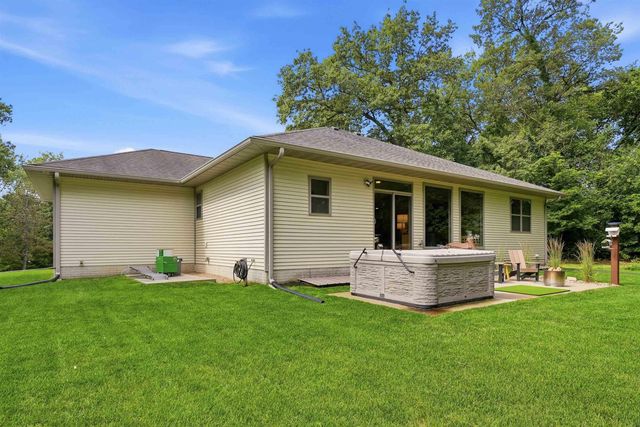 5017 Gilbertville Road, Waterloo, IA 50701