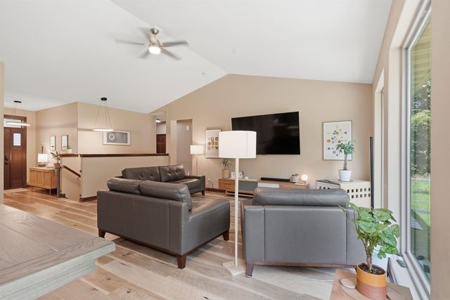 5017 Gilbertville Road, Waterloo, IA 50701