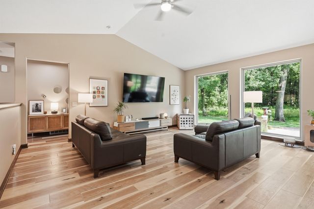 5017 Gilbertville Road, Waterloo, IA 50701