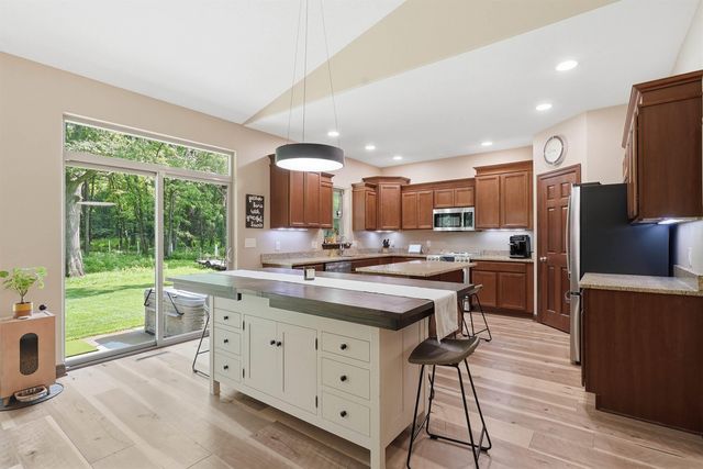 5017 Gilbertville Road, Waterloo, IA 50701