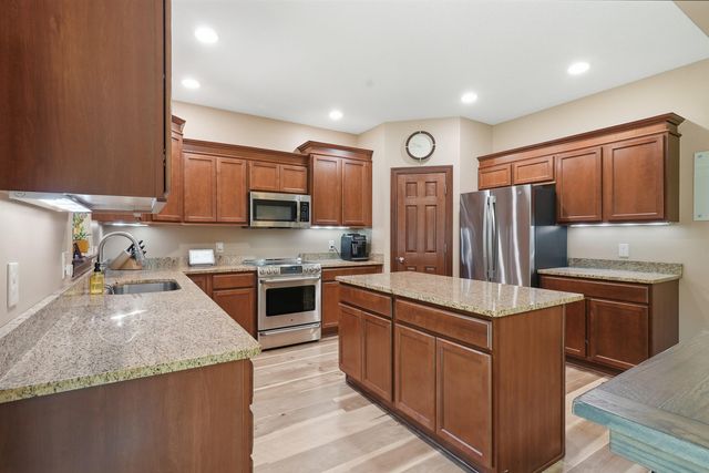 5017 Gilbertville Road, Waterloo, IA 50701
