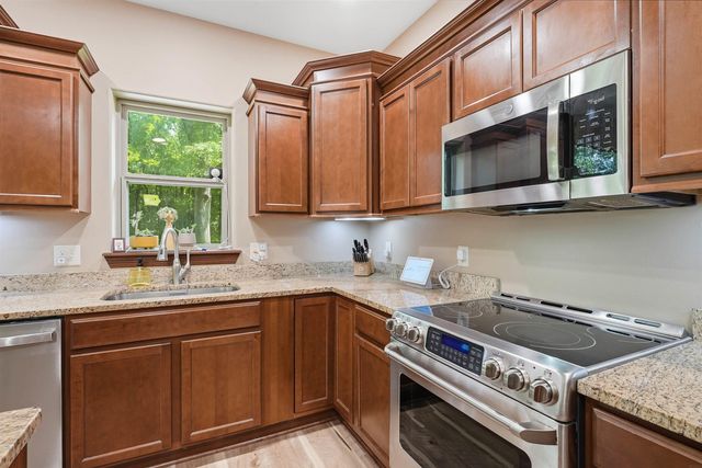 5017 Gilbertville Road, Waterloo, IA 50701