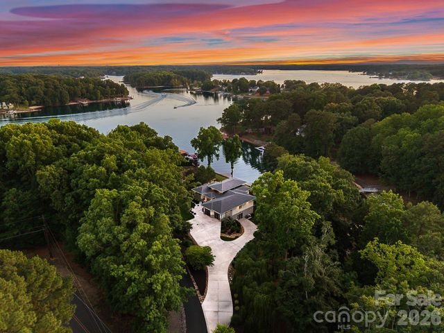 106 Norcross Lane, Mooresville, NC 28117