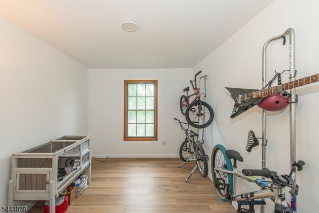 86 Burlington Ct, Hamburg Boro, NJ 07419