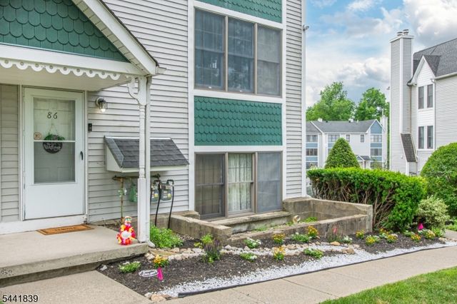 86 Burlington Ct, Hamburg Boro, NJ 07419