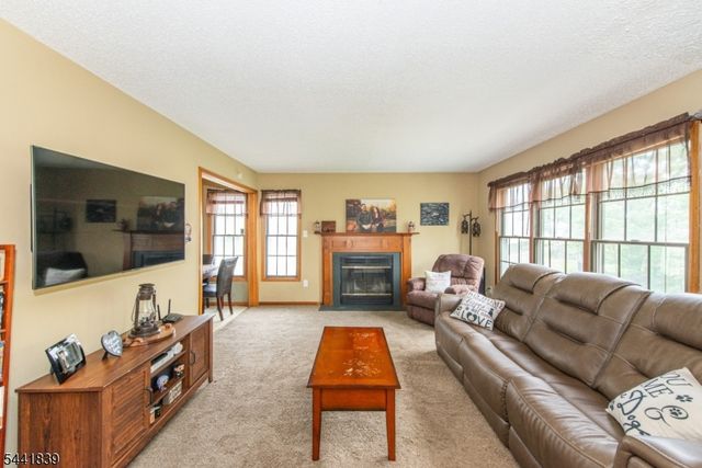 86 Burlington Ct, Hamburg Boro, NJ 07419