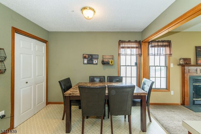 86 Burlington Ct, Hamburg Boro, NJ 07419