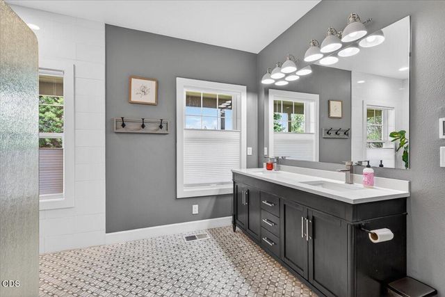 1760 Minear Road, Medford, OR 97501