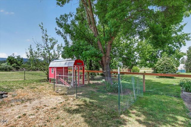 1760 Minear Road, Medford, OR 97501