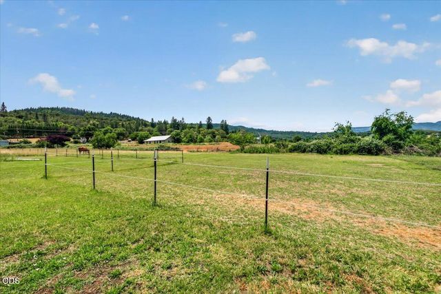 1760 Minear Road, Medford, OR 97501