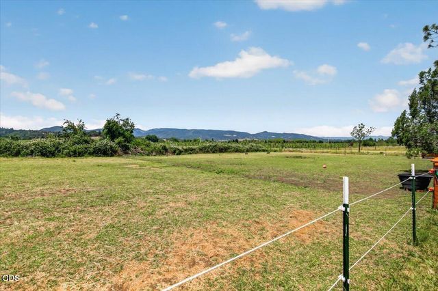 1760 Minear Road, Medford, OR 97501