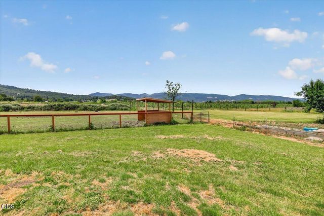 1760 Minear Road, Medford, OR 97501