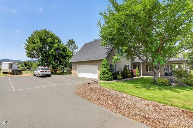 1760 Minear Road, Medford, OR 97501