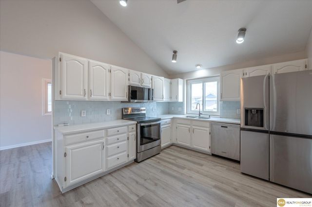 5105 S 165th Street, Omaha, NE 68135