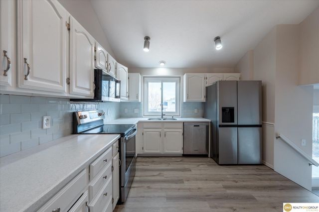 5105 S 165th Street, Omaha, NE 68135