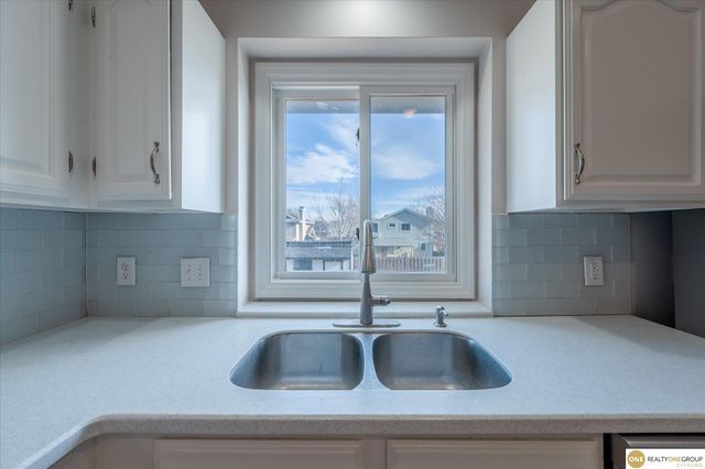 5105 S 165th Street, Omaha, NE 68135