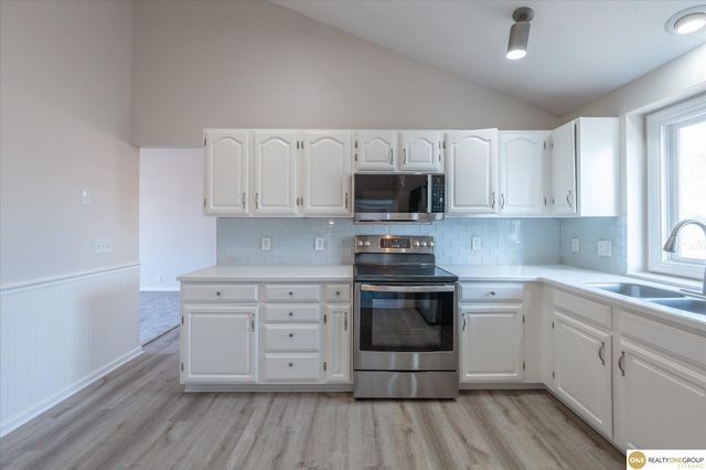 5105 S 165th Street, Omaha, NE 68135