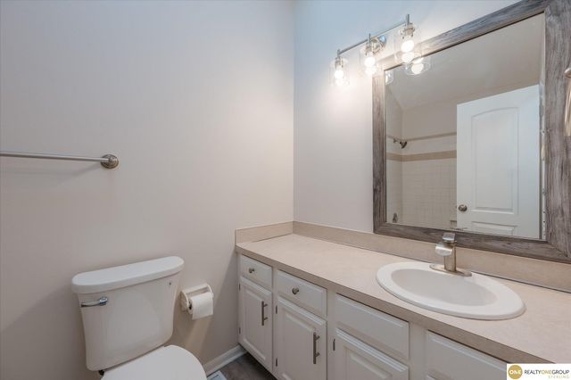 5105 S 165th Street, Omaha, NE 68135