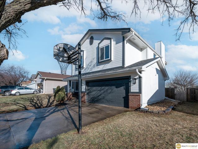 5105 S 165th Street, Omaha, NE 68135