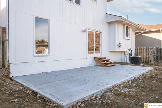 5105 S 165th Street, Omaha, NE 68135