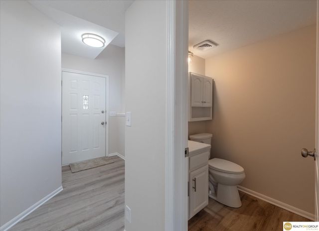 5105 S 165th Street, Omaha, NE 68135