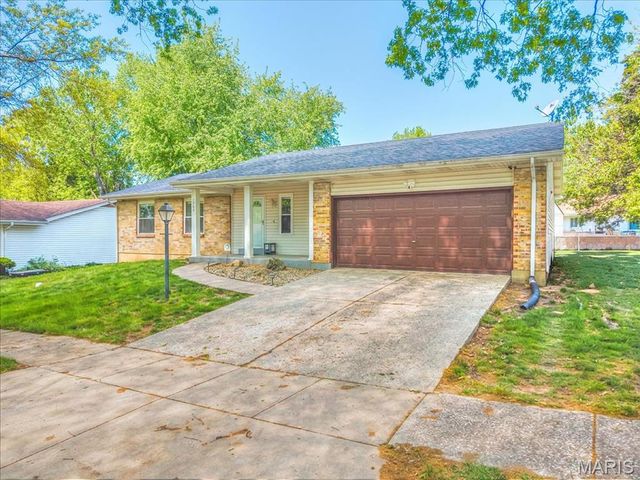 1909 Lakeheights Lane, Spanish Lake, MO 63138