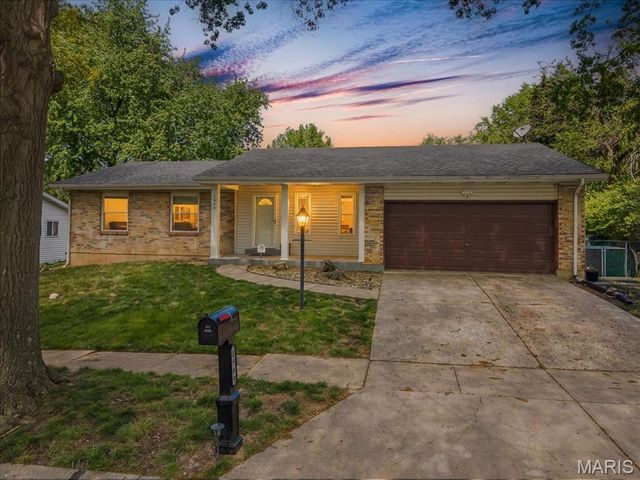 1909 Lakeheights Lane, Spanish Lake, MO 63138