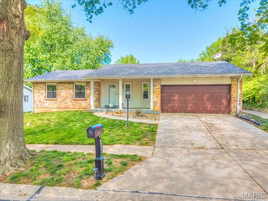 1909 Lakeheights Lane, Spanish Lake, MO 63138