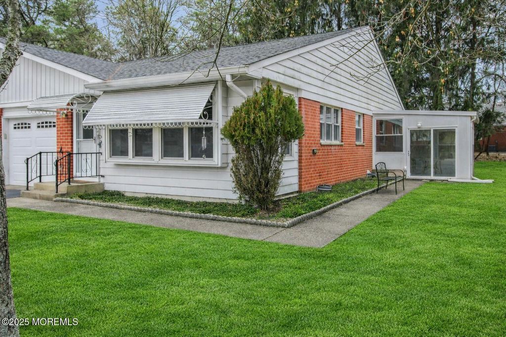 988 B Constitution Boulevard, Whiting, NJ 08759