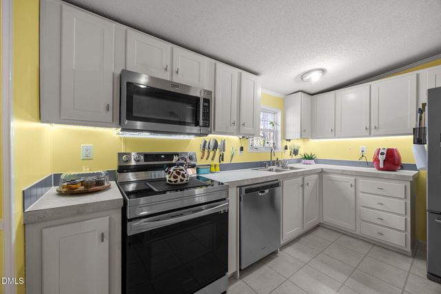 102 Foxtree Court, Benson, NC 27504