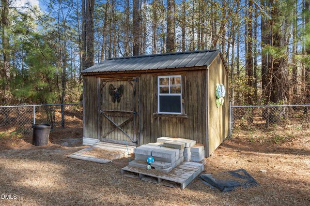 102 Foxtree Court, Benson, NC 27504